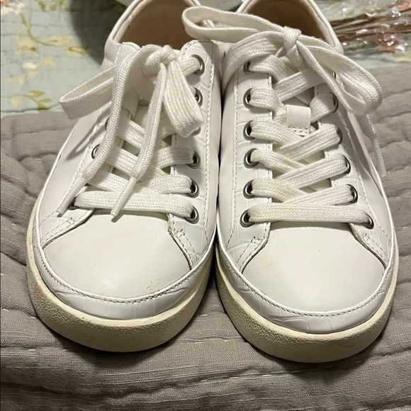 Vionic White Women's Sneakers - Picture 5 of 7